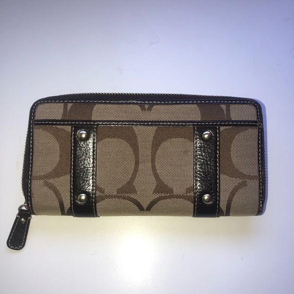 Coach Signature Wallet - Picture 2 of 7